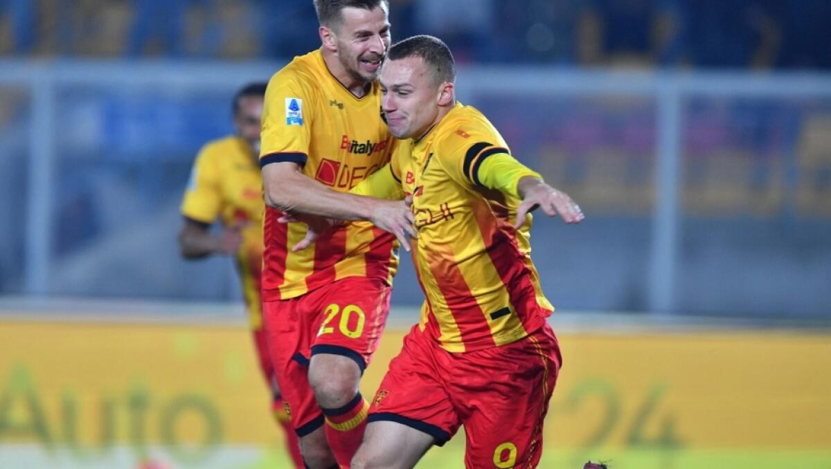 Il Lecce batte il Pisa con il primo gol di Stulic e sale a 16 punti, Fiorentina a -8 dalla salvezza - 