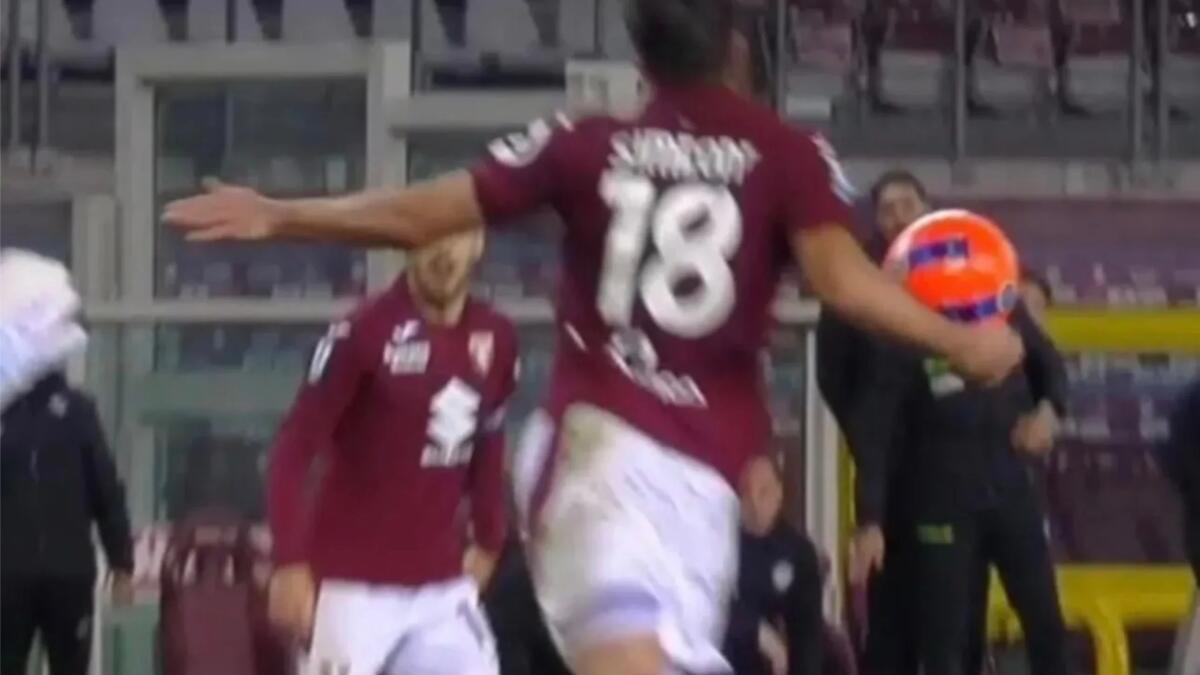 Il Torino vince grazie all’arbitro: tocco di mano di Simeone e niente rigore. Fiorentina a -11 - 