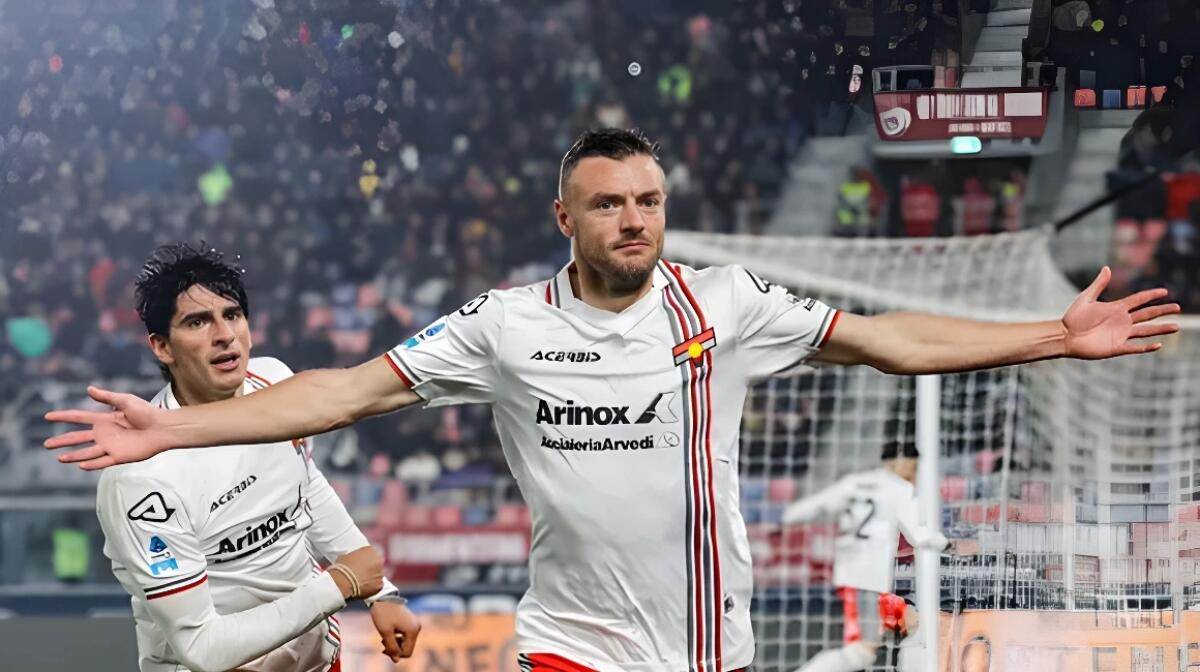Il Bologna frena la scalata alla vetta: la Cremonese espugna il Dallara, Vardy doppietta - 