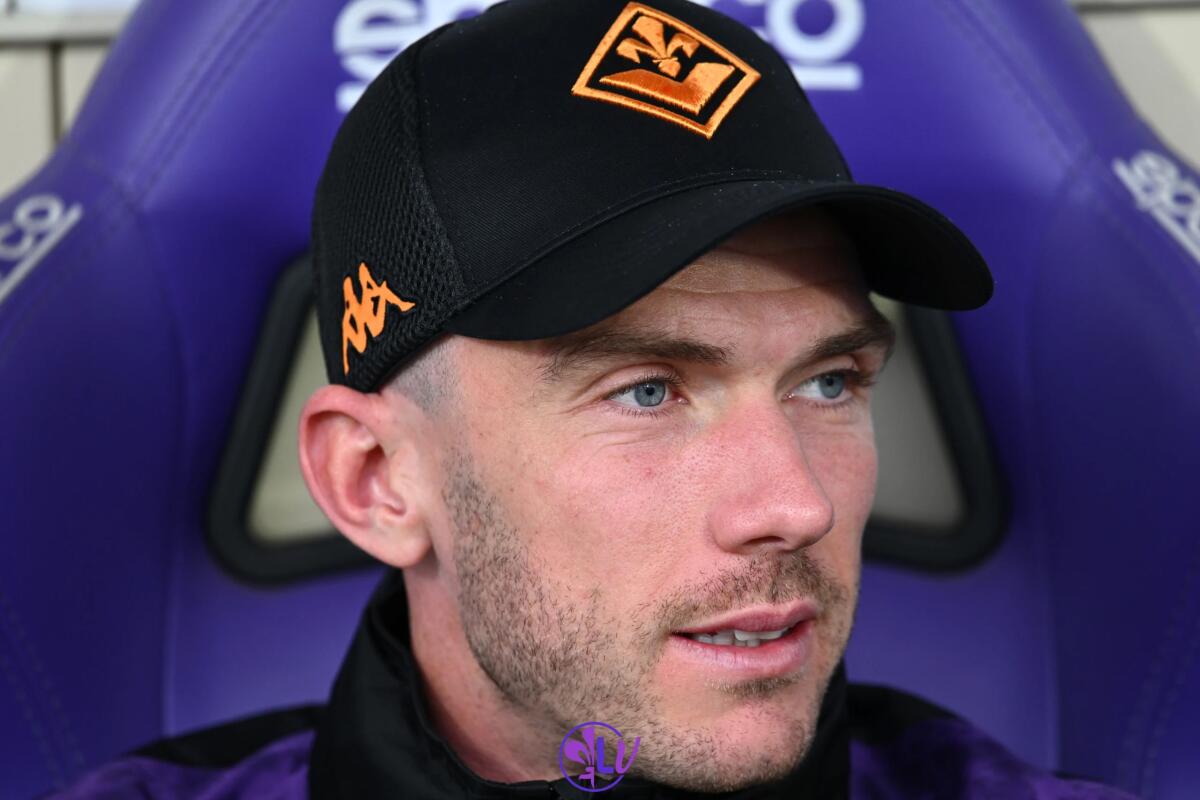 Gosens resta vicino ai compagni: Non convocato ma parte col gruppo per dare sostegno e motivazione - Firenze, Stadio Artemio Franchi, 13.04.2025, Fiorentina-Parma, foto Lisa Guglielmi. Copyright Labaroviola.com