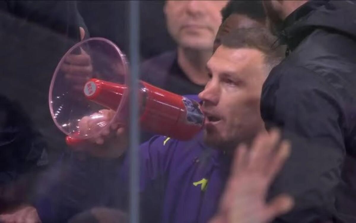 Gazzetta: “Né minaccia né intimidazioni, nessun pericolo di sanzioni per Dzeko o per la Fiorentina” - 