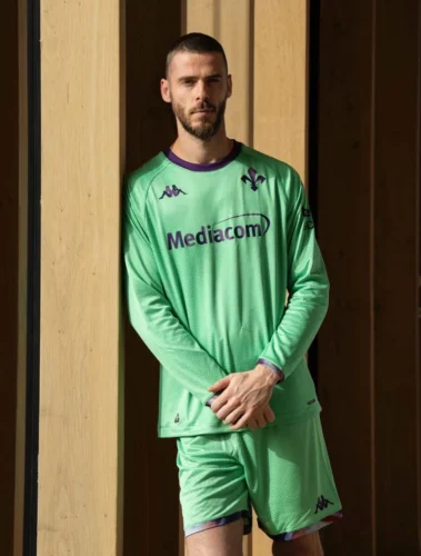 Come anticipato in esclusiva, la Fiorentina lancia la quinta maglia: arancione e double face