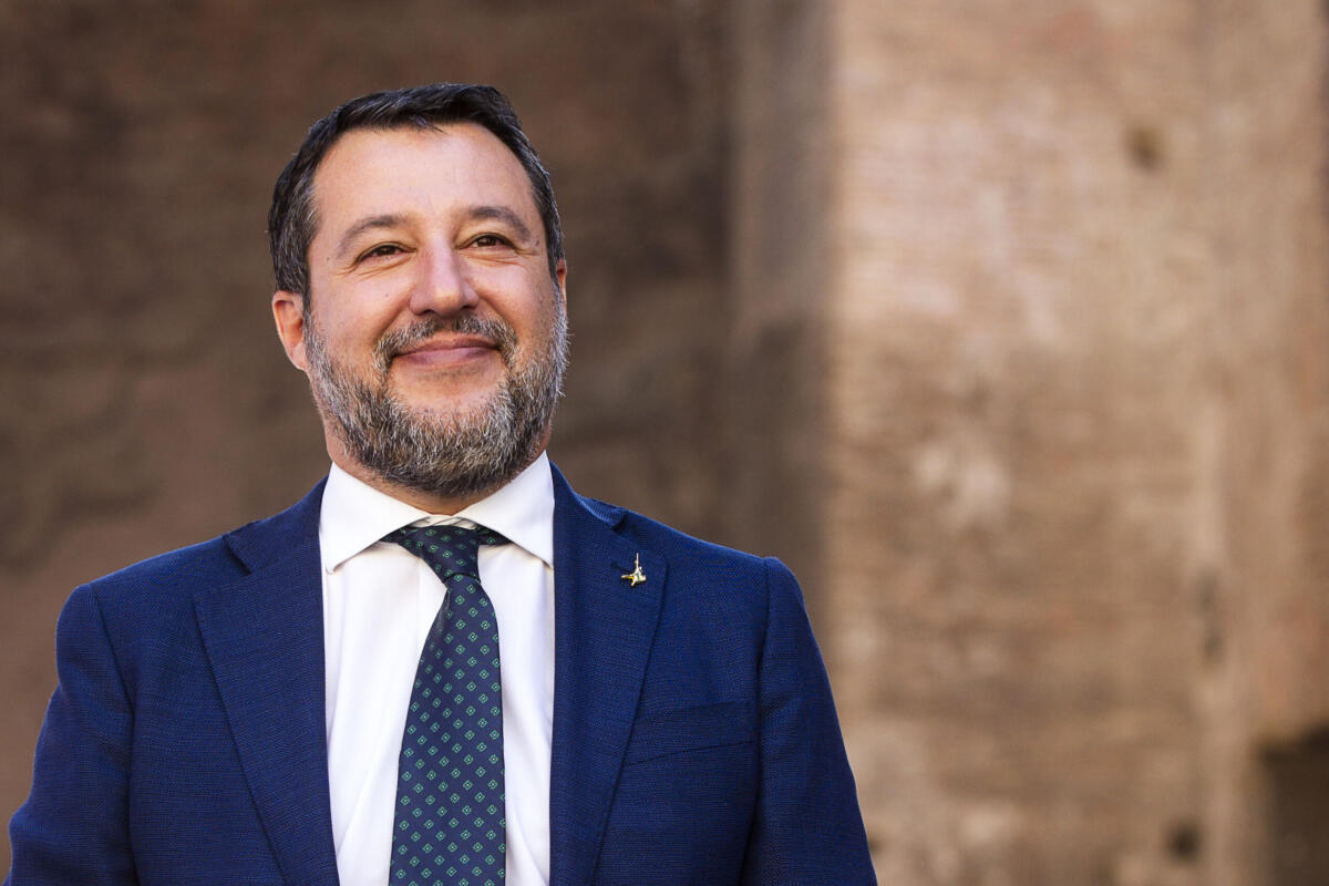 Salvini: “Via a vita dagli stadi i violenti, lavoriamo per garantire le trasferte ai tifosi perbene” - Il ministro delle Infrastrutture e Trasporti Matteo Salvini durante l'evento Sky - 20 anni presso il Museo Nazionale Romano Terme di Diocleziano, Roma, 04 ottobre 2023. ANSA/ANGELO CARCONI