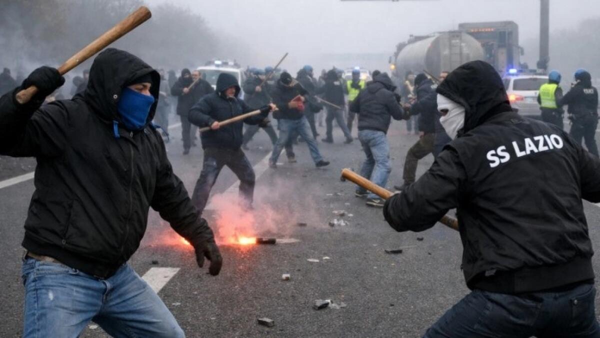 Scontri ultras in autostrada: dopo Fiorentina e Roma stop alle trasferte per Napoli e Lazio - 