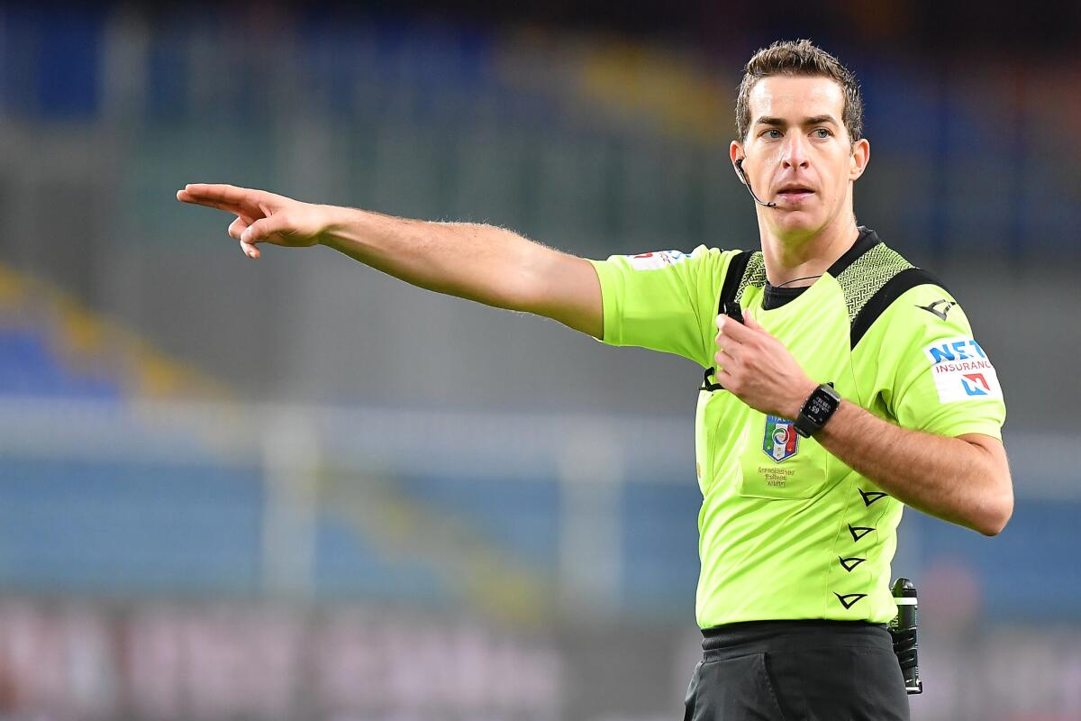 Fiorentina-Como in Coppa Italia sarà arbitrata da Ayroldi: con lui 3 vittorie viola in 6 precedenti - 