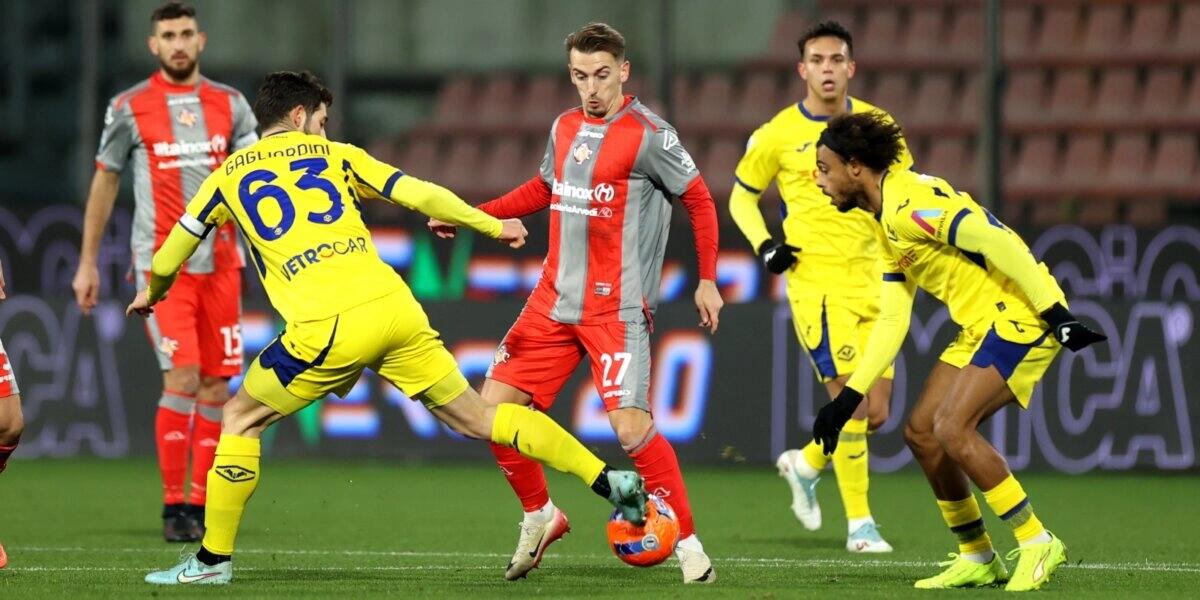 Cremonese e Verona non si fanno male, i grigiorossi restano a +6 sulla Fiorentina - 