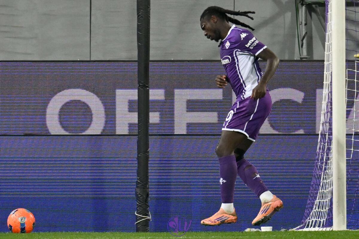 Kean: "Nell'abbraccio con Vanoli c'era tanto fuoco, la società mi ha sempre aiutato, possiamo fare grandi cose" - Firenze, Stadio Franchi, 21.12.2025, Fiorentina-Udinese, foto Lisa Guglielmi. Copyright Labaroviola.com