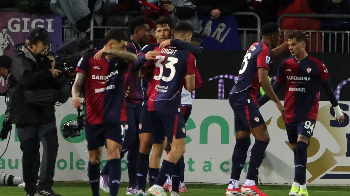 Zona retrocessione immutata: il Verona travolto a Cagliari resta ultimo a -3 dalla Fiorentina - 