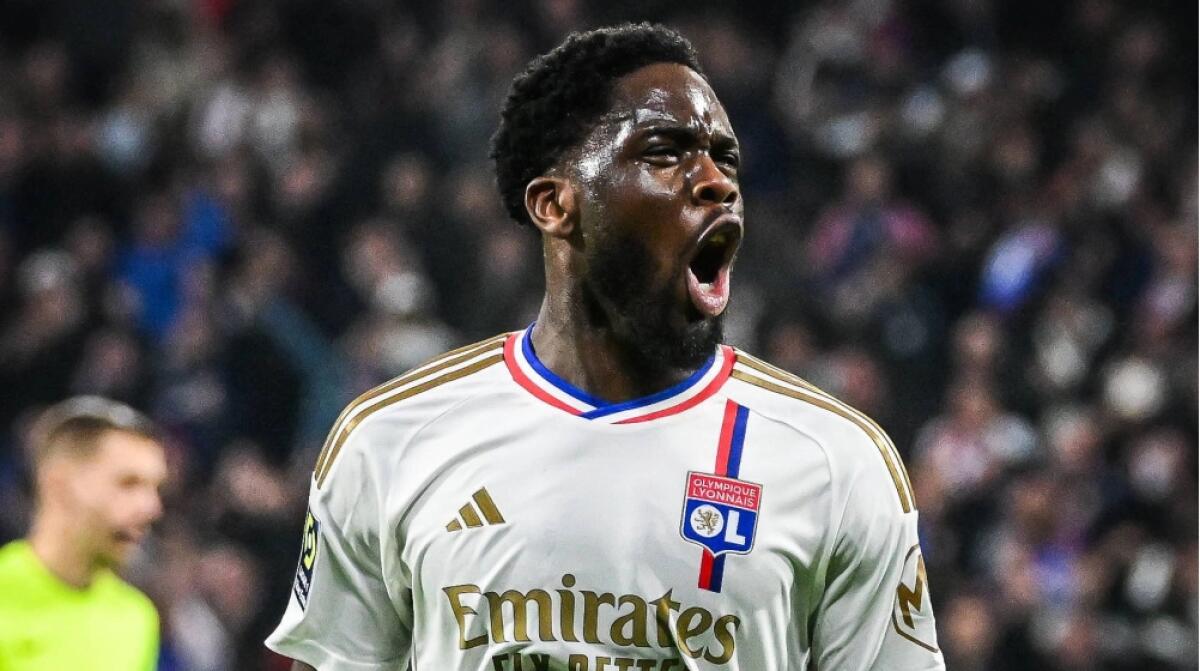 TMW scrive: "La Fiorentina per sostituire Caviglia valuta il nome di Mangala del Lione” - 