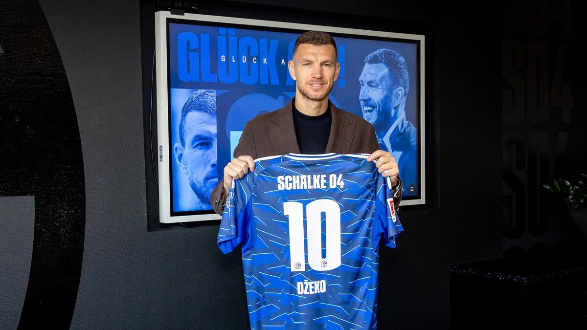 Dzeko, le prime parole allo Schalke 04: "Non vedo l'ora di giocare in casa con tutto esaurito" - Edin Dzeko allo Schalke04 (© schalke04.de)