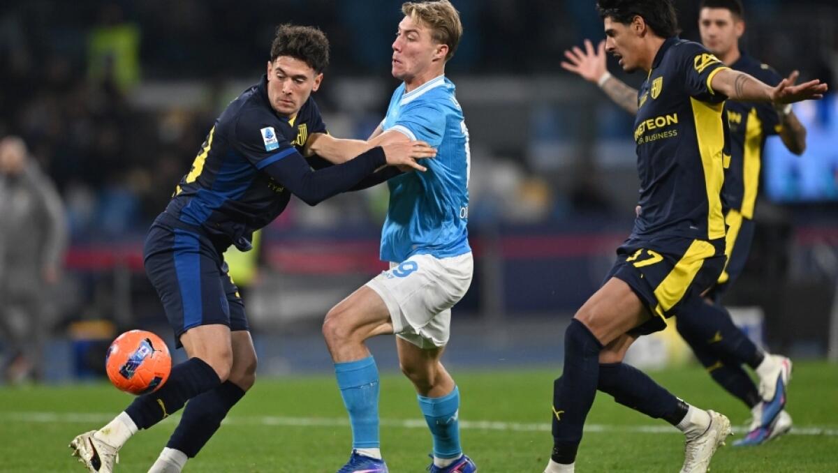 Il Parma respinge gli assalti del Napoli e strappa un punto al Maradona: i ducali salgono a 22 punti - 