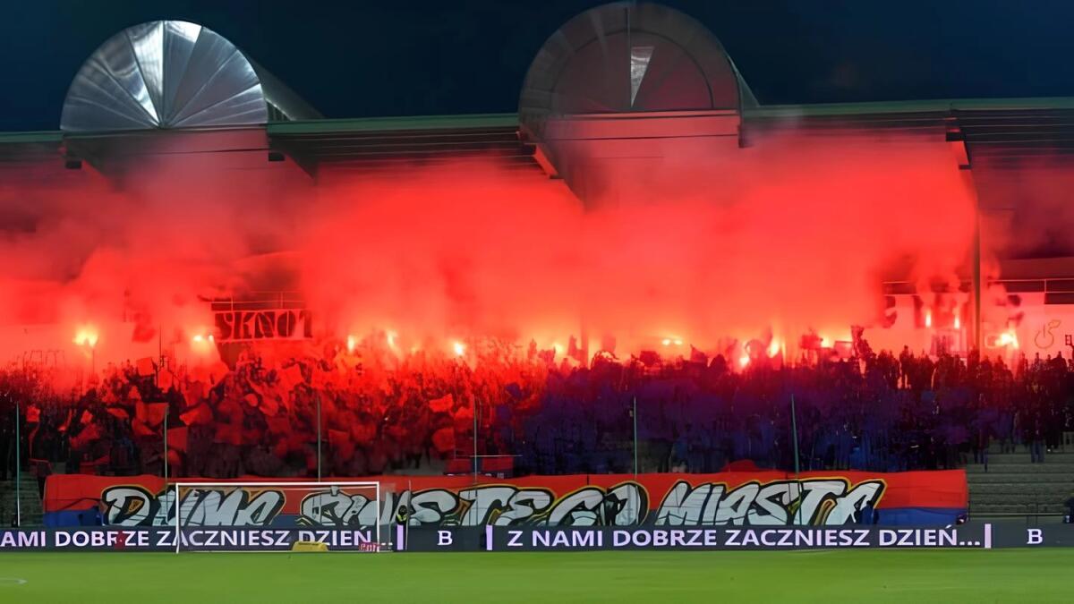 Il Rakow sui social: "Ciao Fiorentina. Vi invitiamo per una deliziosa pizza”..all'ananas - 