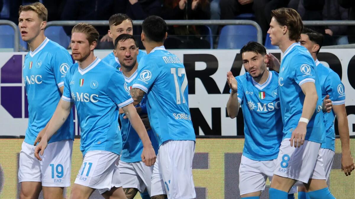 Cagliari Napoli decisa dal gol di McTominay: finisce 0-1. Ora la Fiorentina può sorpassare il Cagliari - 