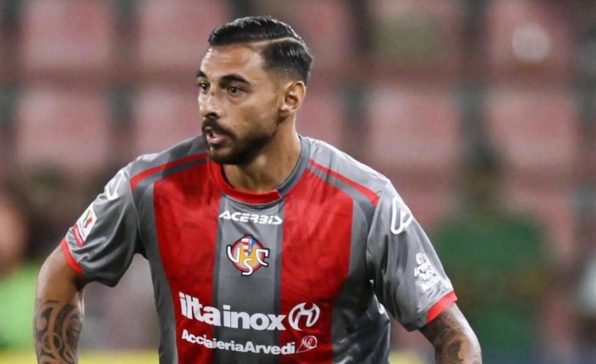 Pezzella salta lo scontro salvezza contro la Fiorentina per l’espulsione ricevuta contro il Lecce - 