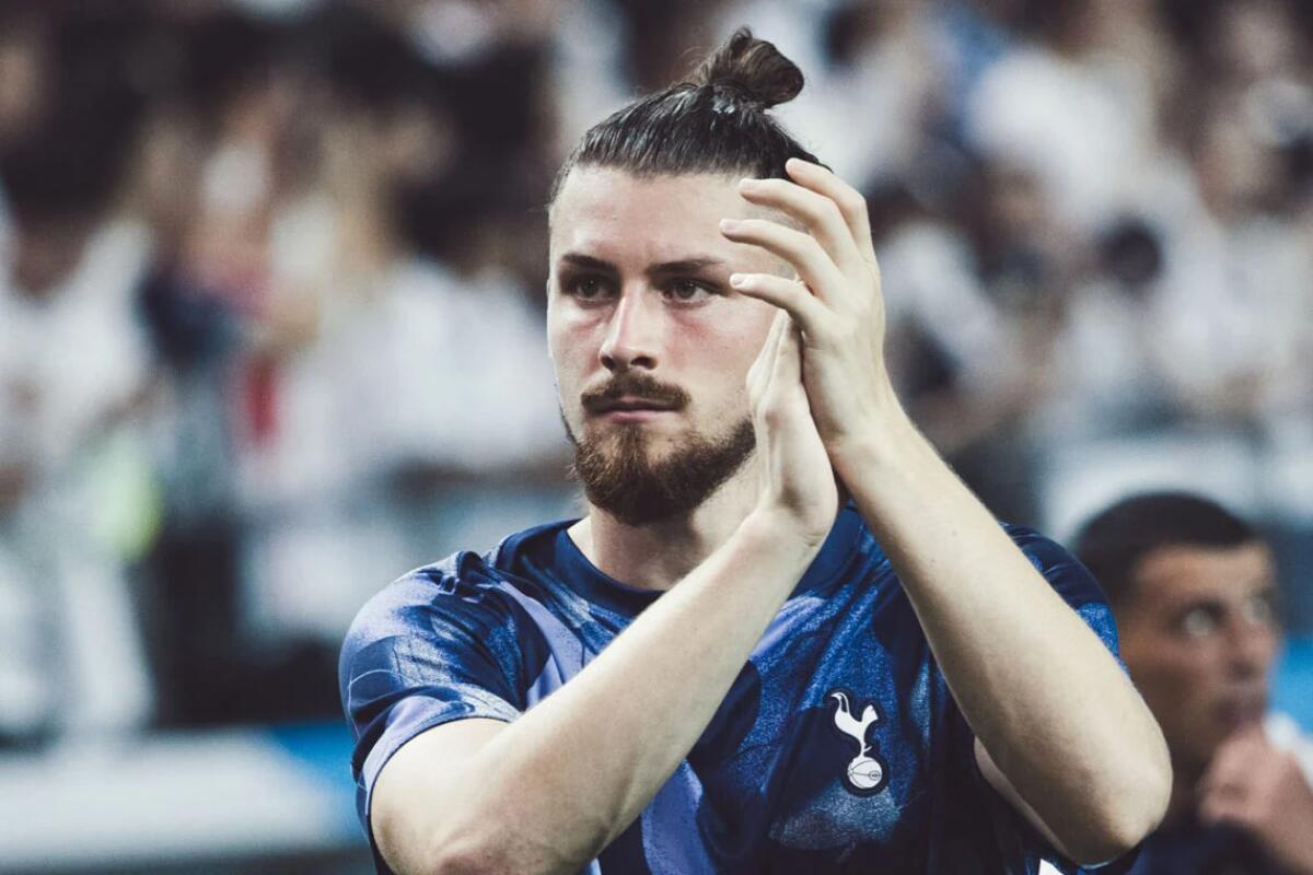 Agente Dragusin: "Nessun contatto con la Fiorentina, la priorità ora è la salvezza del Tottenham" - 