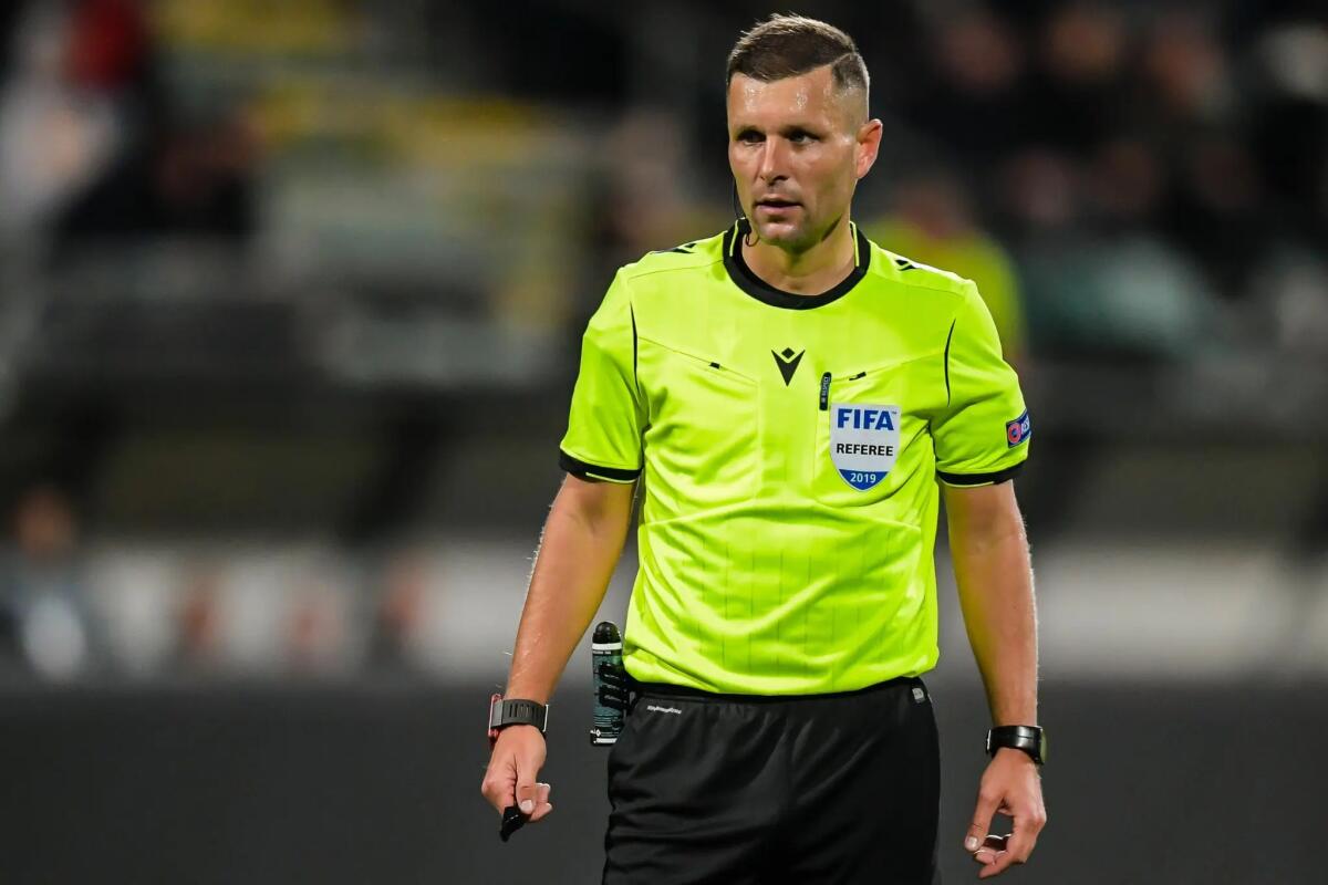 Conference, designato l’arbitro: Rumsas per Crystal Palace-Fiorentina - 