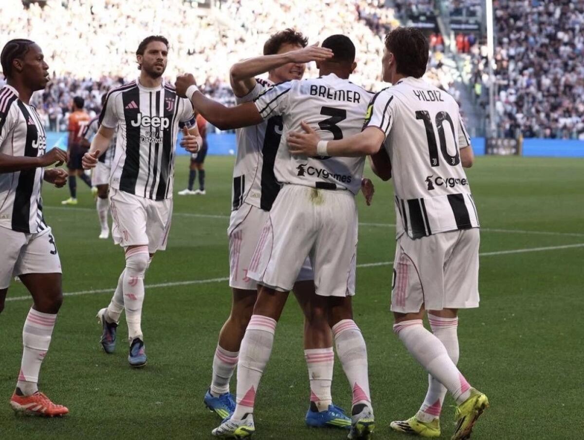 Juventus-Genoa finisce 2-0 e va a -1 dal Como. Vanoli ha conquistato 1 punto in più rispetto a De Rossi - 