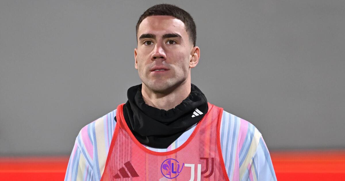 Il Corriere dello Sport riporta: "Vlahovic vicino al rinnovo con la Juventus, pronto un biennale a 7 milioni" - Firenze, Stadio Franchi, 22.11.2025, Fiorentina-Juventus, foto Lisa Guglielmi. Copyright Labaroviola.com