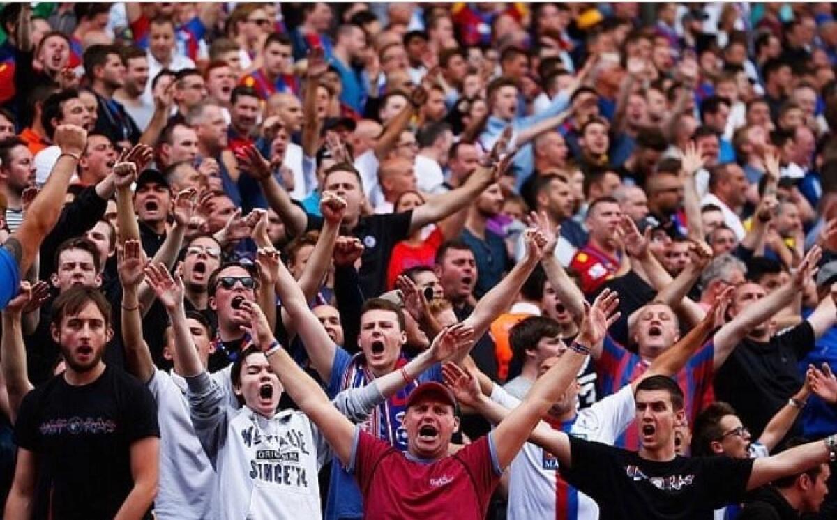 Repubblica: "1300 tifosi inglesi attesi, Firenze si prepara: monumenti sorvegliati e stop alcool" - 