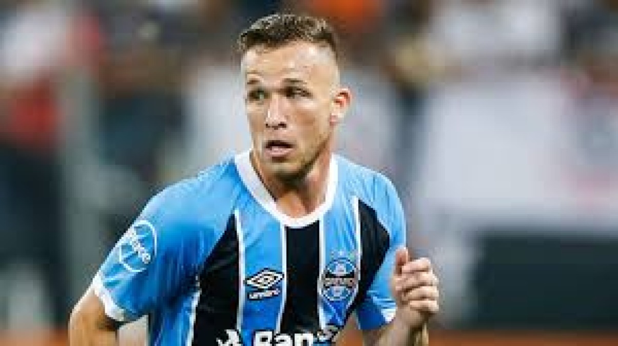 Tuttosport riporta: "Arthur torna a Torino e la Juventus chiede 6 milioni per venderlo" - 