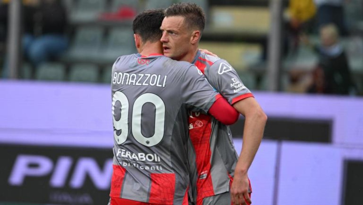 La Cremonese batte il Pisa retrocesso per 3-0 e sale a -1 dal Lecce a quota 31, a -7 dai viola - 