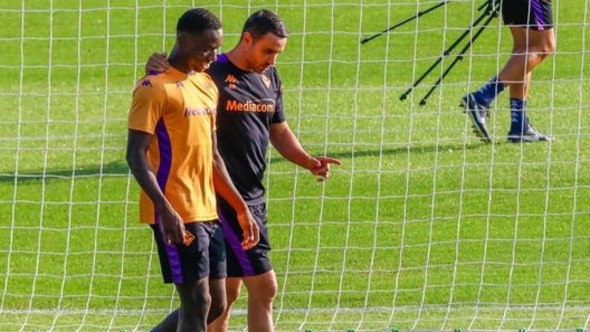 Kayode e l'addio alla Fiorentina: "Fu messo da parte da Palladino, una sostituzione lo colpì molto" - 