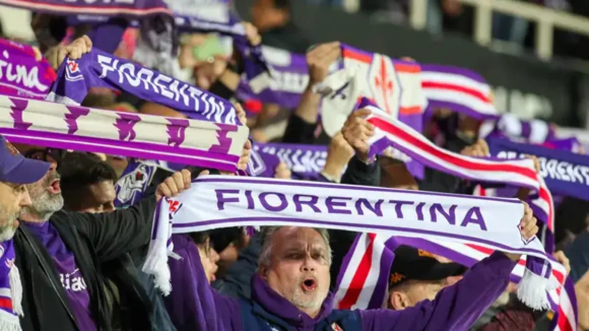 Fiorentina-Atalanta noiosa? sugli spalti i tifosi organizzano corsa coi sacchi, bowling e ruba bandiera - 