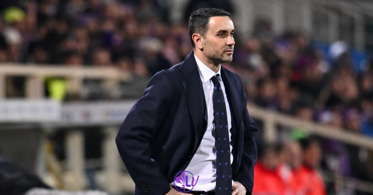 La curva Fiesole non dimentica e al gol di Piccoli parte il coro: “Palladino salta la panchina” - Firenze, Stadio Artemio Franchi, 06.02.2025, Fiorentina-Inter, foto Lisa Guglielmi. Copyright Labaroviola.com