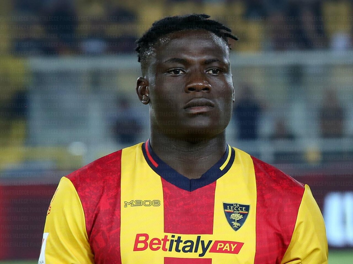 Gazzetta: “Banda potrebbe finire nel mirino della Fiorentina: è in scadenza con il Lecce a giugno 2027” - 