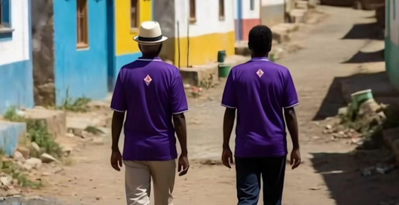 La Fiorentina sbarca ai mondiali: i tifosi di Capo Verde festeggiano sugli spalti con la maglia viola - 