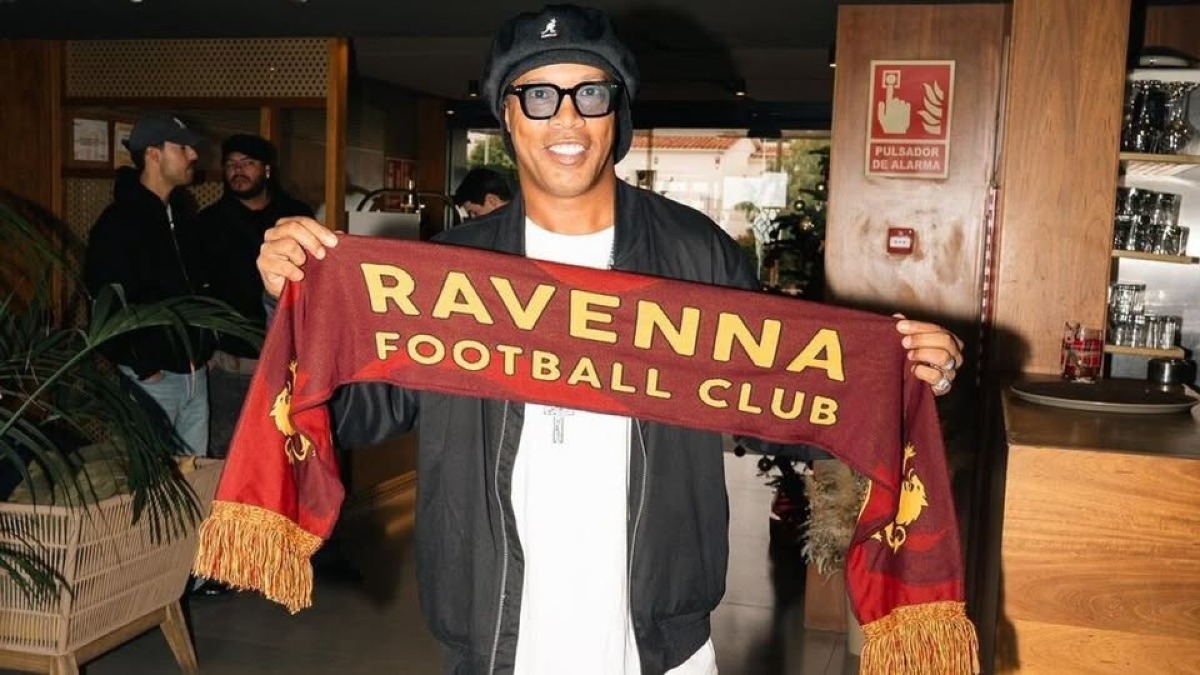Pazzesco in Serie C: Ronaldinho dice sì al Ravenna, il fuoriclasse brasiliano torna in campo a 46 anni - 