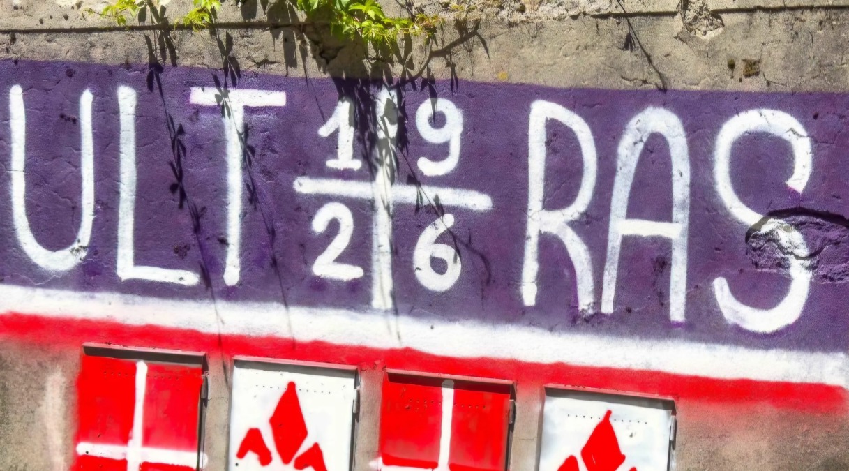 I graffiti degli ultras dedicati alla Fiorentina saranno presto rimossi dal Comune di Fiesole - 