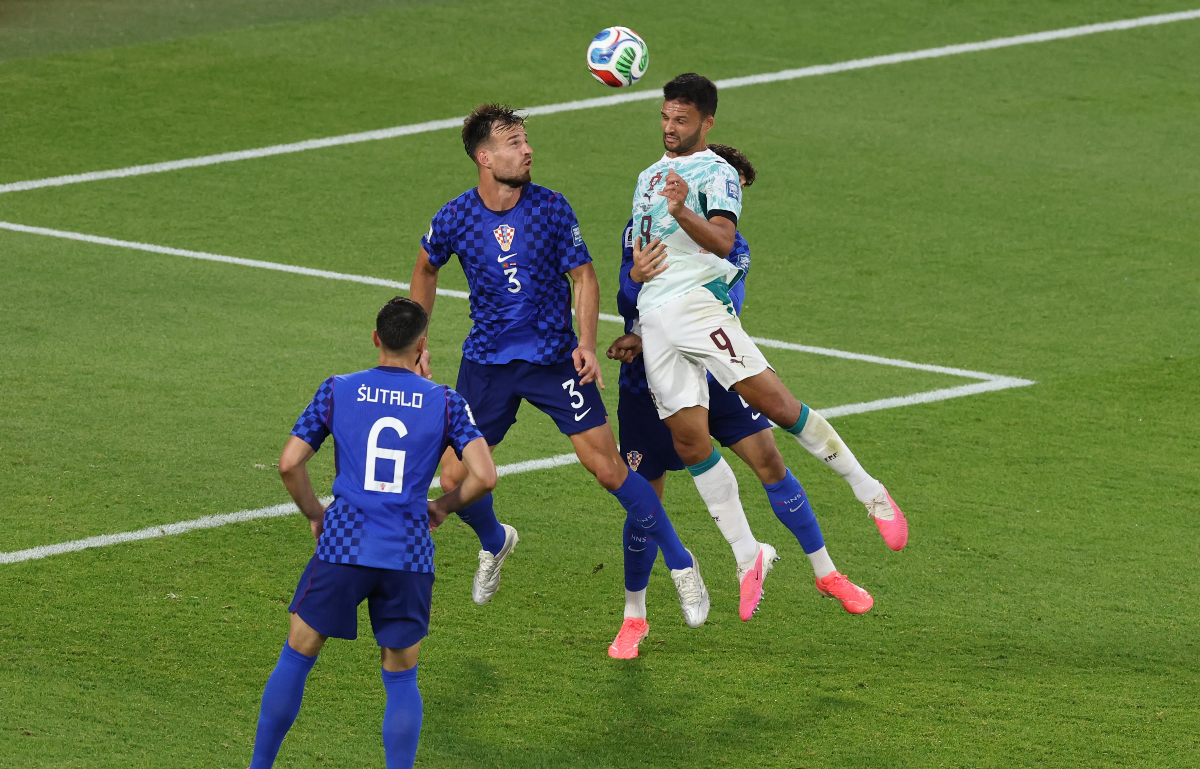 L'erroraccio di Pongracic costa caro alla Croazia: al 94esimo minuto non salta e Ramos segna il 2-1 - 