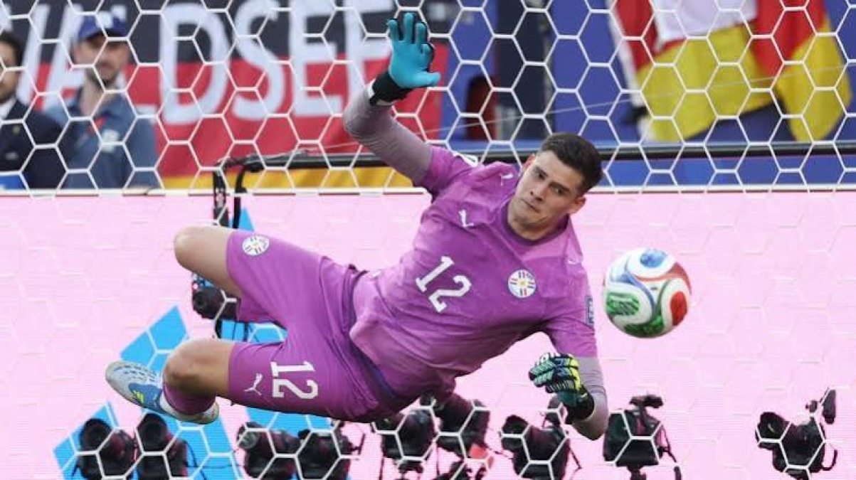 Dall'Argentina riportano: "Lazio, Torino e Fiorentina sono interessate al portiere Gill del Paraguay" - 