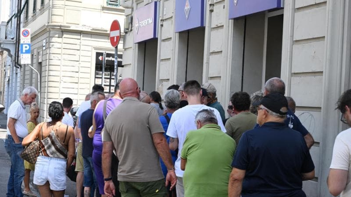 Il Centenario e i colpi di Paratici riaccendono l'entusiasmo: tifosi in coda per rinnovare l'abbonamento - 