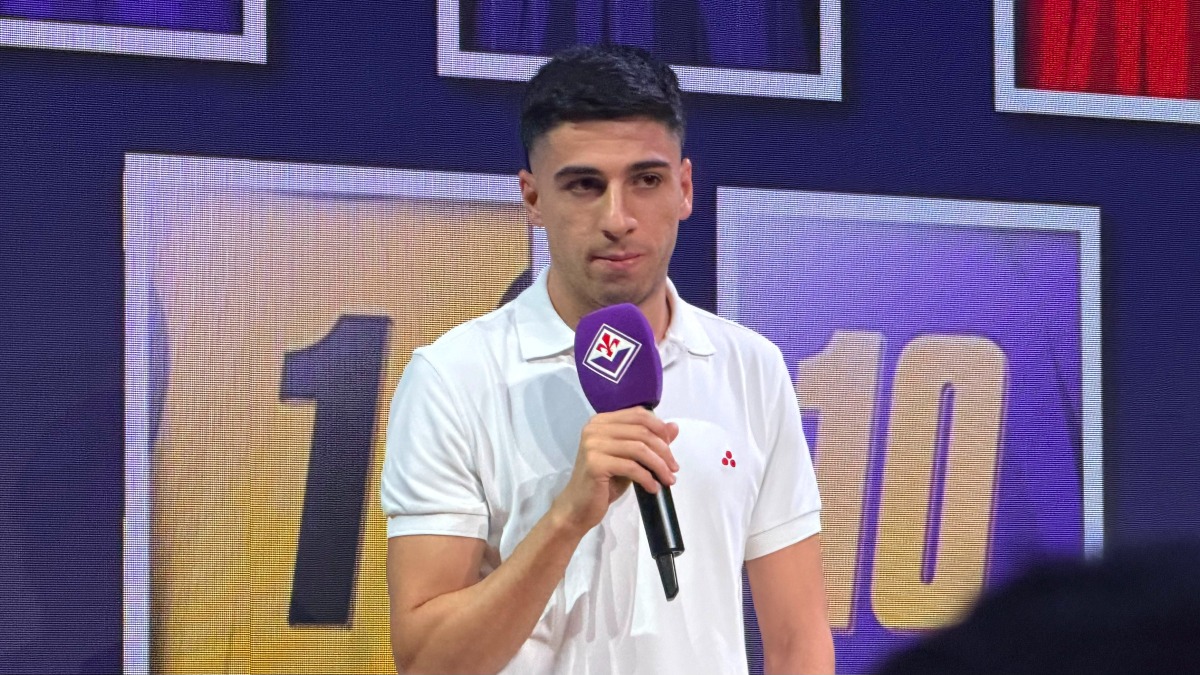 Parisi sui social scrive: "Ringrazio la Fiorentina per questo riconoscimento. E' un'emozione speciale" - 