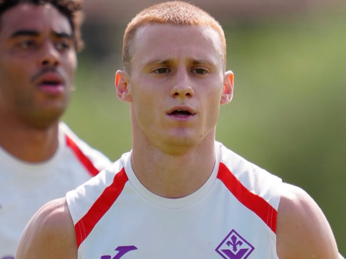 Comuzzo ha lasciato il ritiro della Fiorentina. Raggiungerà Torino per le visite mediche - Firenze, Stadio Franchi, 26.04.2026, Fiorentina-Sassuolo, foto Lisa Guglielmi. Copyright Labaroviola.com