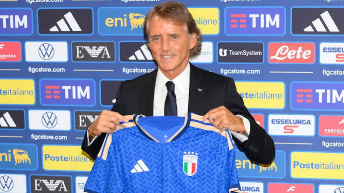 Mancini: "Chiedo scusa per essermene andato, spero che mi perdonerete e voglio dei trofei presto" - 