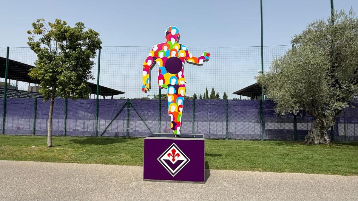 L'omaggio della Fiorentina per onorare Rocco Commisso: svelata la statua al Viola Park - 