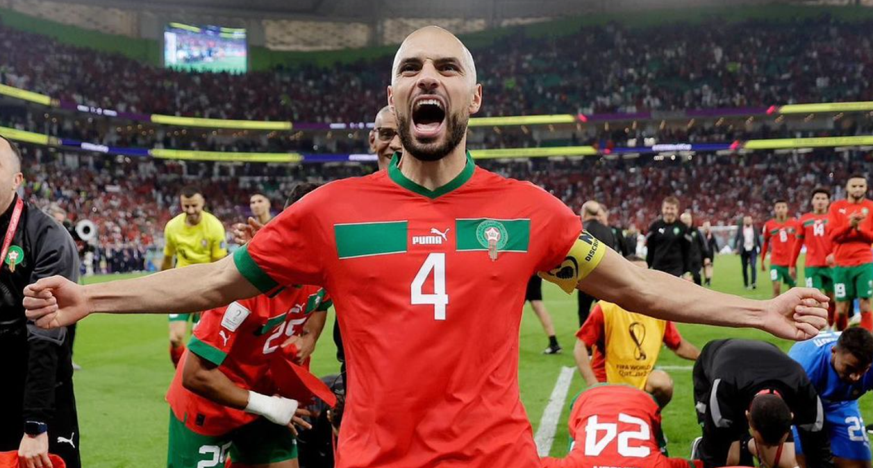 Amrabat rescinde il contratto con il Fenerbache e torna in Olanda. L'ex Fiorentina ha firmato con l'Ajax - 