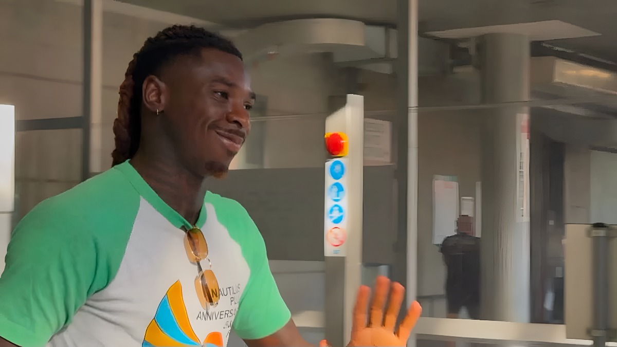 Moise Kean dimentica subito la Fiorentina: "Finalmente sono a Como, sono molto contento" - 