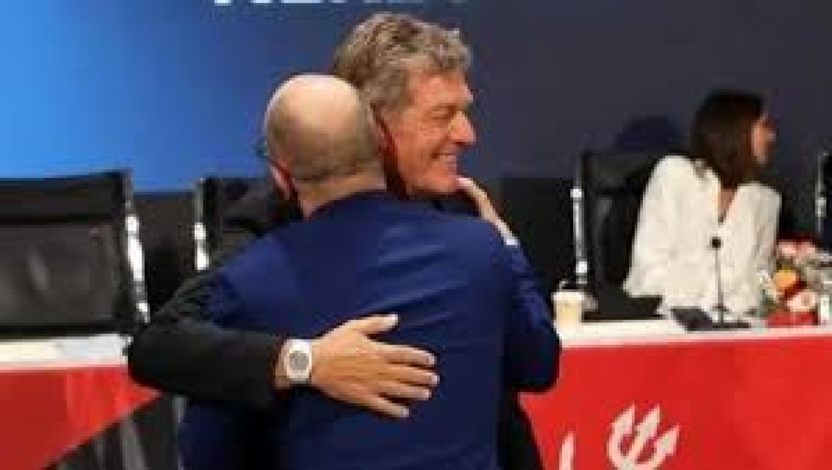 Antognoni: "Conosco Joseph da tanto tempo, non ho nessun problema con lui e l'ho salutato con piacere" - 