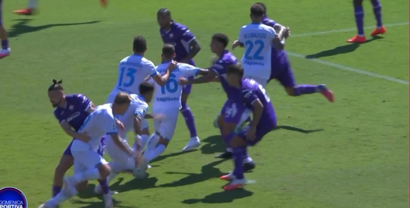 Adani e Bergonzi si scandalizzano: "Manca un rigore al Napoli, Dragusin cintura Hojlund in area" - immagine de La Domenica Sportiva