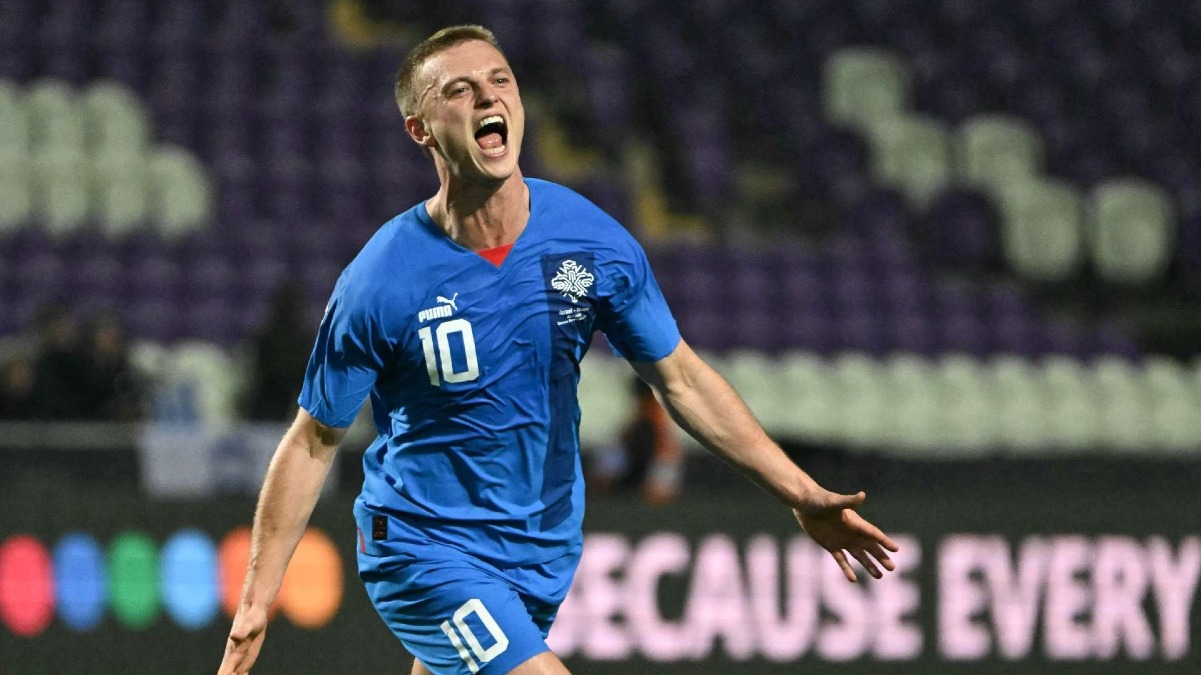 Gudmundsson ko con l'Islanda: l'ex Fiorentina esce dal campo dopo 30 minuti per un problema al braccio - 