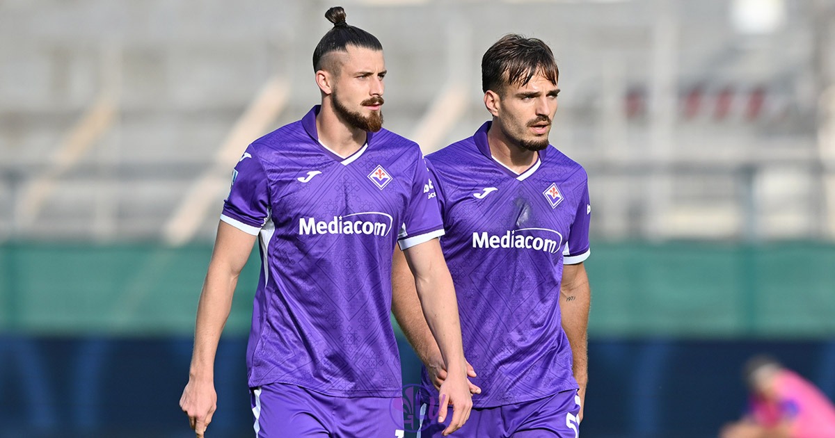 La difesa della Fiorentina è da film horror. Peggiore retroguardia degli ultimi 88 anni di storia - Firenze, Stadio Franchi, 19.10.2026, Fiorentina-Como, foto Lisa Guglielmi. Copyright Labaroviola.com
