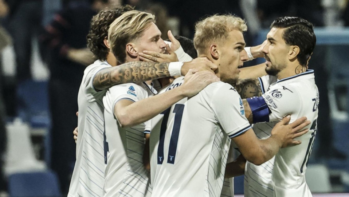 Lazio travolgente: 6-2 al Sassuolo e vetta conquistata. Turati para due rigori, Thorsvedt espulso - 
